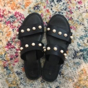 Pearl Detailed Flats / Sandals